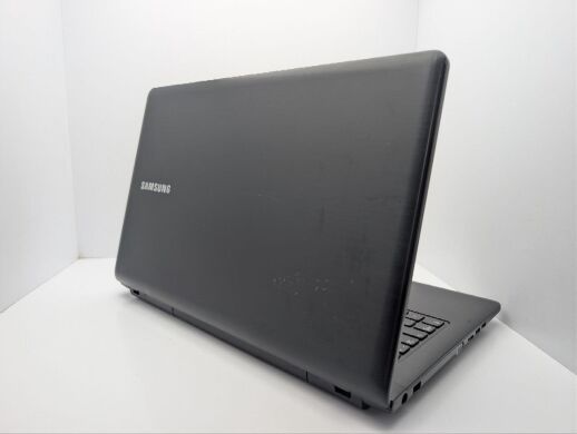 Ноутбук Samsung NP350E7C / 17.3" (1600x900) TN / Intel Core i5-3210M (2 (4) ядра по 2.5 - 3.1 GHz) / 8 GB DDR3 / 500 GB HDD / Intel HD Graphics 4000 / WebCam
