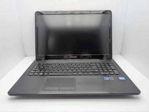 Ноутбук Samsung NP350E7C / 17.3" (1600x900) TN / Intel Core i5-3210M (2 (4) ядра по 2.5 - 3.1 GHz) / 8 GB DDR3 / 500 GB HDD / Intel HD Graphics 4000 / WebCam