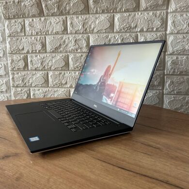 Мобільна робоча станція Dell Precision 5540 / 15.6" (1920x1080) IPS / Intel Core i7-9850H (6 (12) ядер по 2.6 - 4.6 GHz) / 16 GB DDR4 / 256 GB SSD / nVidia Quadro T1000, 4 GB GDDR5, 128-bit / WebCam