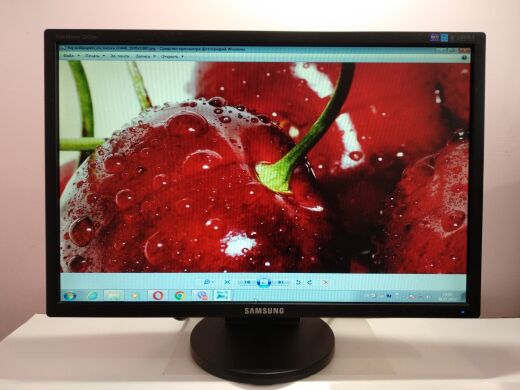 Монитор Samsung SyncMaster 2243BW / 22" (1680x1050) TN / DVI, VGA