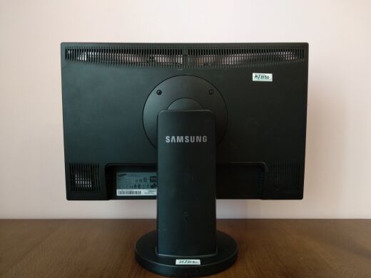 Монитор Samsung SyncMaster 2243BW / 22" (1680x1050) TN / DVI, VGA