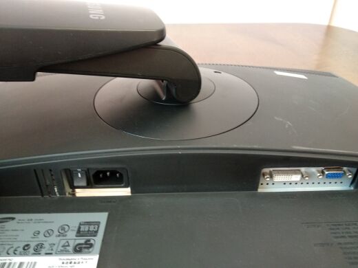 Монитор Samsung SyncMaster 2243BW / 22" (1680x1050) TN / DVI, VGA