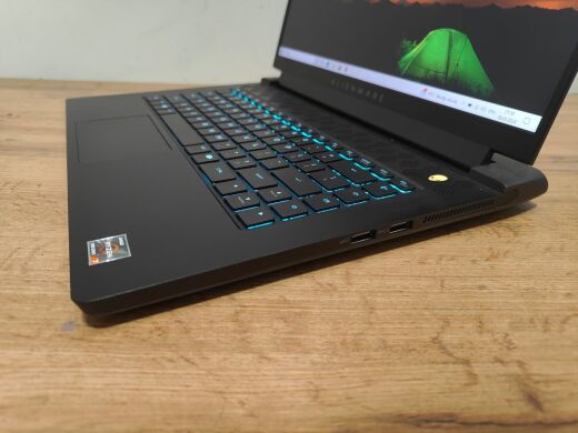 Ігровий ноутбук Dell Alienware M15 R5 / 15.6" (1920x1080) IPS / AMD Ryzen 7 5800H (8 (16) ядер по 3.2 - 4.4 GHz) / 16 GB DDR4 / 512 GB SSD / nVidia GeForce RTX 3060, 6 GB GDDR6, 192-bit / WebCam / Windows 10 Home
