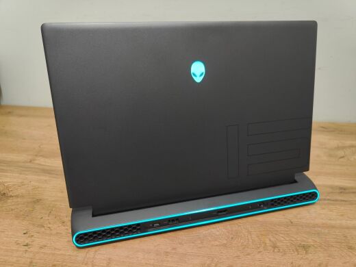 Ігровий ноутбук Dell Alienware M15 R5 / 15.6" (1920x1080) IPS / AMD Ryzen 7 5800H (8 (16) ядер по 3.2 - 4.4 GHz) / 16 GB DDR4 / 512 GB SSD / nVidia GeForce RTX 3060, 6 GB GDDR6, 192-bit / WebCam / Windows 10 Home