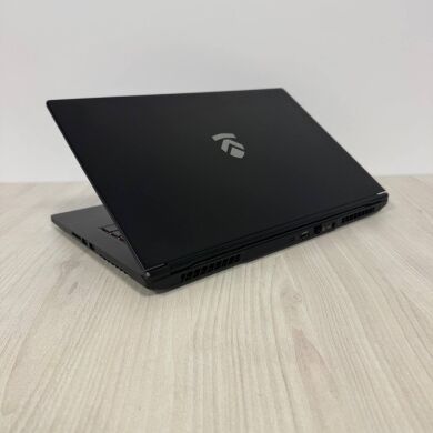 Ігровий ноутбук Eluktronics MAG-15 2070 / 15.6" (1920x1080) IPS / Intel Core i7-9750H (6 (12) ядер по 2.6 - 4.5 GHz) / 16 GB DDR4 / 512 GB SSD / nVidia GeForce RTX 2070 Max-Q, 8 GB GDDR6, 256-bit / WebCam