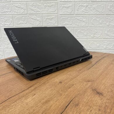 Ігровий ноутбук Б-клас Lenovo Legion Pro 5 16IRX8 / 16" (2560x1600) IPS / Intel Core i7-13700HX (16 (24) ядра по 3.7 - 5.0 GHz) / 32 GB DDR5 / 1000 GB SSD NVMe / nVidia GeForce RTX 4070, 8 GB GDDR6, 128-bit / WebCam