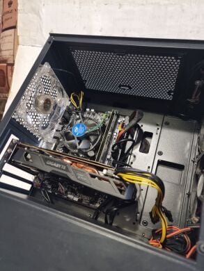 Ігровий ПК Vinga CS316B Tower / Intel Core i5-7400 (4 ядра по 3.0 - 3.5 GHz) / 16 GB DDR4 / 240 GB SSD + 2000 GB HDD / AMD Radeon RX 480, 4 GB GDDR5, 256-bit / 530W