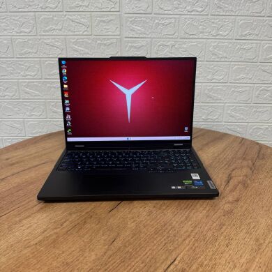 Ігровий ноутбук Б-клас Lenovo Legion Pro 5 16IRX8 / 16" (2560x1600) IPS / Intel Core i7-13700HX (16 (24) ядра по 3.7 - 5.0 GHz) / 32 GB DDR5 / 1000 GB SSD NVMe / nVidia GeForce RTX 4070, 8 GB GDDR6, 128-bit / WebCam