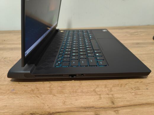 Ігровий ноутбук Dell Alienware M15 R5 / 15.6" (1920x1080) IPS / AMD Ryzen 7 5800H (8 (16) ядер по 3.2 - 4.4 GHz) / 16 GB DDR4 / 512 GB SSD / nVidia GeForce RTX 3060, 6 GB GDDR6, 192-bit / WebCam / Windows 10 Home