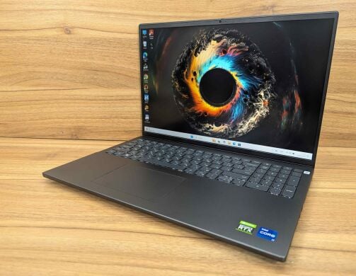 Игровой ноутбук Б-класс Dell Vostro 7620 / 16" (1920x1200) IPS / Intel Core i7-12700H (14 (20) ядер по 3.5 - 4.7 GHz) / 16 GB DDR5 / 512 GB SSD / nVidia GeForce RTX 3050 Ti, 4 GB GDDR6, 128-bit / WebCam / TouchID / Windows 11