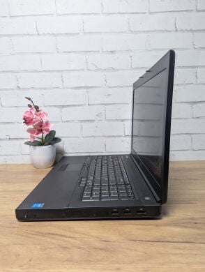 Мобільна робоча станція Dell Precision M6800 / 17.3" (1920x1080) TN / Intel Core i7-4810MQ (4 (8) ядра по 2.8 - 3.8 GHz) / 24 GB DDR3 / 128 GB SSD / nVidia Quadro K4100M, 4 GB GDDR5, 256-bit / WebCam / DVD-ROM