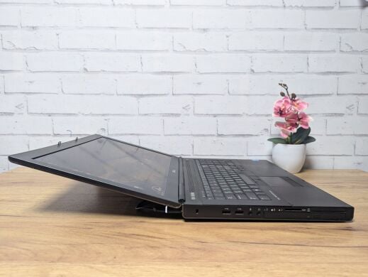 Мобільна робоча станція Dell Precision M6800 / 17.3" (1920x1080) TN / Intel Core i7-4810MQ (4 (8) ядра по 2.8 - 3.8 GHz) / 24 GB DDR3 / 128 GB SSD / nVidia Quadro K4100M, 4 GB GDDR5, 256-bit / WebCam / DVD-ROM