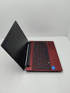 Нетбук Acer Aspire One / 11.6" (1366x768) TN / Intel Celeron 847 (2 ядра по 1.1 GHz) / 4 GB DDR3 / 320 GB HDD / Intel HD Graphics / WebCam / АКБ не держит Нетбук Acer Aspire One / 11.6" (1366x768) TN / Intel Celeron 847 (2 ядра по 1.1 GHz) / 4 GB DDR3 / 320 GB HDD / Intel HD Graphics / WebCam / АКБ не держит
