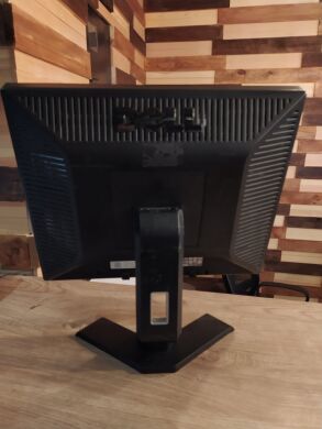 Dell E177 / 17" (1280x1024) TN TFT CCFL / VGA