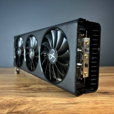 Дискретная видеокарта AMD Radeon RX 6800 XT, 16 GB GDDR6, 256-bit / DisplayPort, HDMI