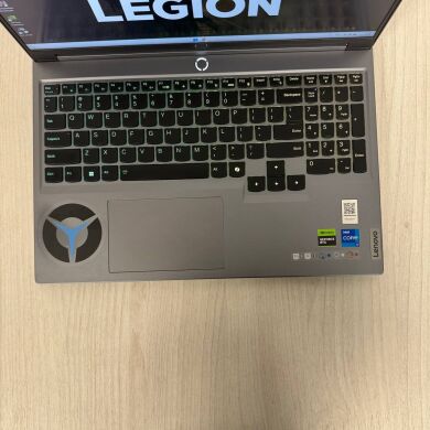 Ігровий ноутбук Б-клас Lenovo Legion 5 16IRX9 / 16" (2560x1600) IPS / Intel Core i7-14700HX (20 (28) ядра по 1.5 - 5.5 GHz) / 32 GB DDR5 / 1000 GB SSD NVMe / nVidia GeForce RTX 4070, 8 GB GDDR6, 128-bit / WebCam
