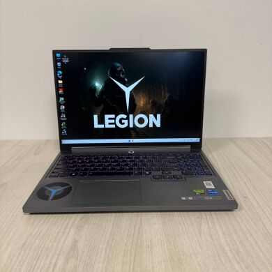 Ігровий ноутбук Б-клас Lenovo Legion 5 16IRX9 / 16" (2560x1600) IPS / Intel Core i7-14700HX (20 (28) ядра по 1.5 - 5.5 GHz) / 32 GB DDR5 / 1000 GB SSD NVMe / nVidia GeForce RTX 4070, 8 GB GDDR6, 128-bit / WebCam