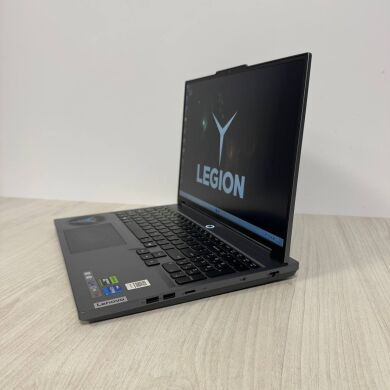Ігровий ноутбук Б-клас Lenovo Legion 5 16IRX9 / 16" (2560x1600) IPS / Intel Core i7-14700HX (20 (28) ядра по 1.5 - 5.5 GHz) / 32 GB DDR5 / 1000 GB SSD NVMe / nVidia GeForce RTX 4070, 8 GB GDDR6, 128-bit / WebCam