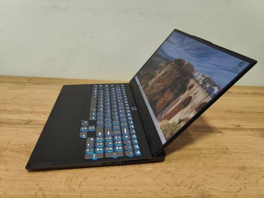 Игровой ноутбук Б-класс Lenovo Legion Slim 7 15ACH6 / 15.6" (1920x1080) IPS / AMD Ryzen 7 5800H (8 (16) ядер по 3.2 - 4.4 GHz) / 16 GB DDR4 / 512 GB SSD / nVidia GeForce RTX 3060, 6 GB GDDR6, 192-bit / WebCam / Windows 10 Home