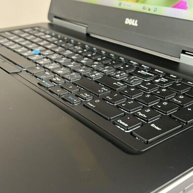 Ігровий ноутбук Dell Precision 7710 / 17.3" (1920x1080) IPS / Intel Core i7-6820HQ (4 (8) ядра по 2.7 - 3.6 GHz) / 32 GB DDR4 / 512 GB SSD / nVidia Quadro M3000M, 4 GB GDDR5, 256-bit / WebCam
