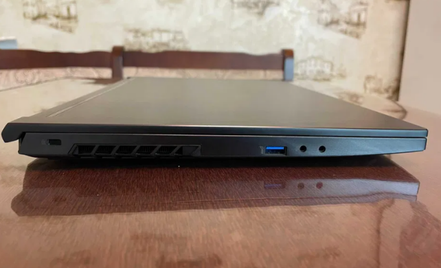 Игровой ноутбук Eluktronics MECH 15G3 Ultra / 17.3" (1920x1080) IPS / Intel Core i7-10875H (8 (16) ядер по 2.3 - 5.1 GHz) / 16 GB DDR4 / 1000 GB SSD / nVidia GeForce RTX 2080, 8 GB GDDR6, 256-bit / WebCam