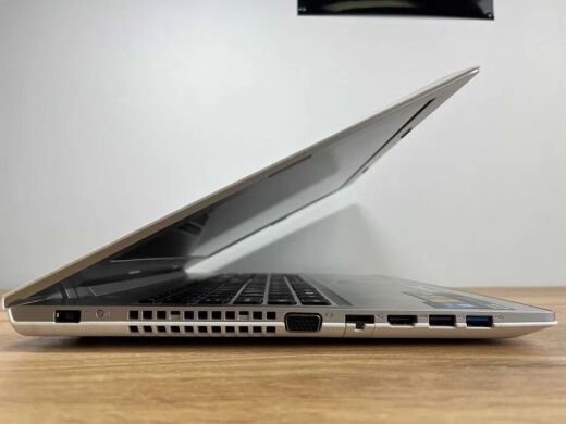 Ігровий ноутбук Lenovo Z50-70 / 15.6" (1920x1080) TN / Intel Core i5-4210U (2 (4) ядра по 1.7 - 2.7 GHz) / 8 GB DDR3 / 1000 GB HDD / nVidia GeForce GT 820M, 2 GB DDR3, 64-bit / WebCam / Windows 10 Pro