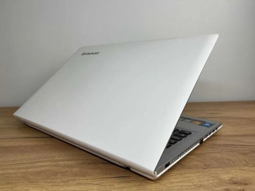 Ігровий ноутбук Lenovo Z50-70 / 15.6" (1920x1080) TN / Intel Core i5-4210U (2 (4) ядра по 1.7 - 2.7 GHz) / 8 GB DDR3 / 1000 GB HDD / nVidia GeForce GT 820M, 2 GB DDR3, 64-bit / WebCam / Windows 10 Pro