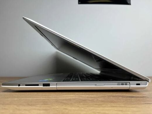 Ігровий ноутбук Lenovo Z50-70 / 15.6" (1920x1080) TN / Intel Core i5-4210U (2 (4) ядра по 1.7 - 2.7 GHz) / 8 GB DDR3 / 1000 GB HDD / nVidia GeForce GT 820M, 2 GB DDR3, 64-bit / WebCam / Windows 10 Pro