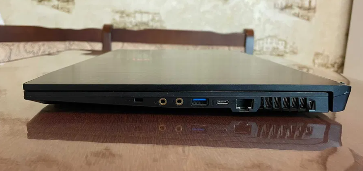 Ігровий ноутбук MSI GF75 Thin 10SC / 17.3" (1920x1080) IPS / Intel Core i5-10300H (4 (8) ядра по 2.5 - 4.5 GHz) / 16 GB DDR4 / 512 GB SSD / nVidia GeForce GTX 1650 Ti, 4 GB GDDR6, 128-bit / WebCam