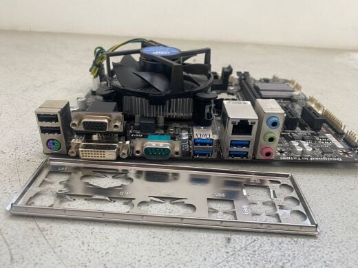 Комплект: материнская плата Gigabyte GA-H81M-D2V / Intel Core i5-4570 (4 ядра по 3.2 - 3.6 GHz) / Intel HD Graphics 4600 / Socket LGA1150 / Кулер BOX