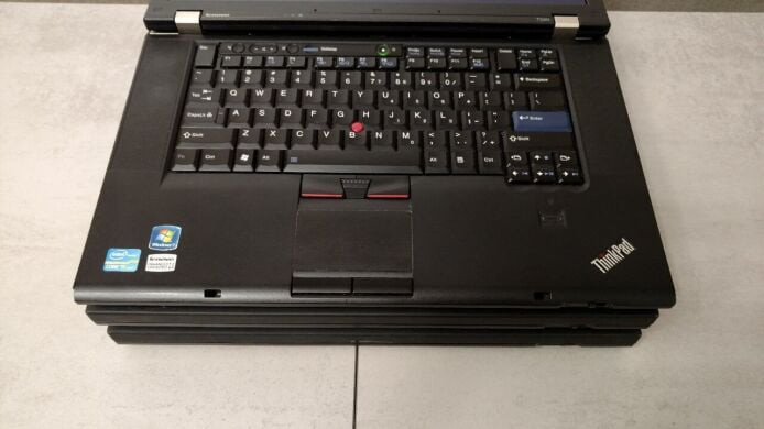 Ноутбук Lenovo ThinkPad T520 / 15.6" (1366x768) TN / Intel Core i5-2520M (2 (4) ядра по 2.5 - 3.2 GHz) / 8 GB DDR3 / 320 GB HDD / Intel HD Graphics 3000 / WebCam