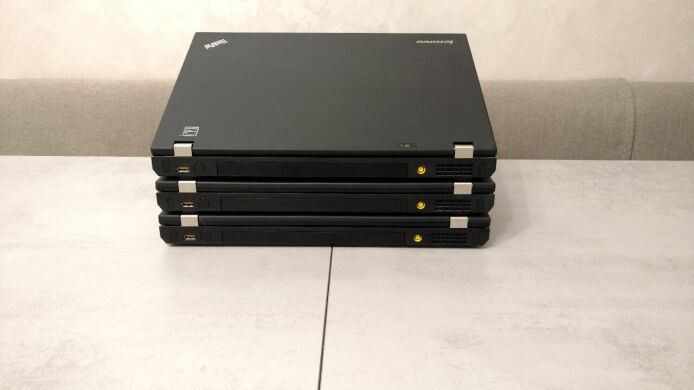 Ноутбук Lenovo ThinkPad T520 / 15.6" (1366x768) TN / Intel Core i5-2520M (2 (4) ядра по 2.5 - 3.2 GHz) / 8 GB DDR3 / 320 GB HDD / Intel HD Graphics 3000 / WebCam