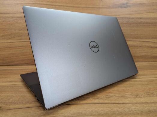 Мобільна робоча станція Dell Precision 5560 / 15.6" (1920x1200) IPS / Intel Core i7-11800H (8 (16) ядер по 2.3 - 4.6 GHz) / 32 GB DDR4 / 512 GB SSD / nVidia Quadro T1200, 4 GB GDDR6, 128-bit / TouchID / WebCam / Windows 11