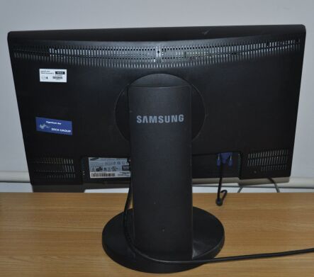 Монитор Б-класс Samsung SyncMaster 2343BW / 23" (2048x1152) TN / VGA, DVI / VESA 100x100 / Кабели в комплекте