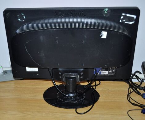 Монитор Б-класс ViewSonic VA2231W / 22" (1920x1080) TN / VGA, DVI / VESA 100x100 + Кабели (VGA и питания) в комплекте