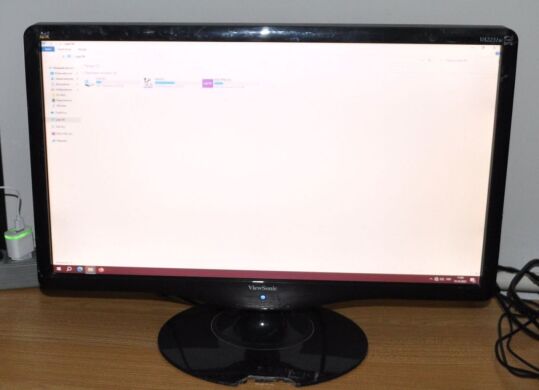Монитор Б-класс ViewSonic VA2231W / 22" (1920x1080) TN / VGA, DVI / VESA 100x100 + Кабели (VGA и питания) в комплекте