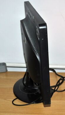 Монитор Б-класс ViewSonic VA2231W / 22" (1920x1080) TN / VGA, DVI / VESA 100x100 + Кабели (VGA и питания) в комплекте
