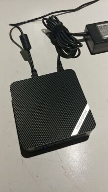 Неттоп Minisforum UM690 USFF / AMD Ryzen 9 6900HX (8 (16) ядер по 3.3 - 4.9 GHz) / 16 GB DDR5 / 240 GB SSD / AMD Radeon 680M / USB 3.1 / Wi-Fi / Bluetooth / Блок живлення в комплекті