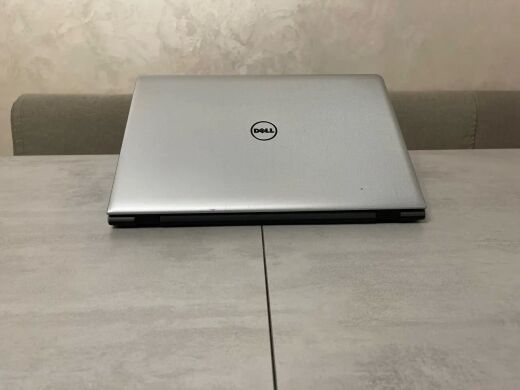 Ноутбук Dell Inspiron 5758 / 17.3" (1600x900) TN+film / Intel Core i7-5500U (2 (4) ядра по 2.4 - 3.0 GHz) / 8 GB DDR3 / 240 GB SSD / Intel HD Graphics 5500 / WebCam / HDMI
