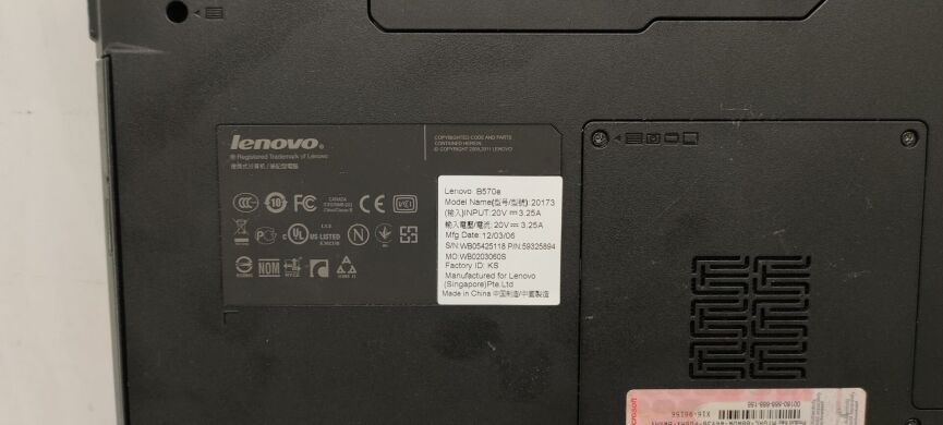 Ноутбук Lenovo B570e / 15.6" (1366x768) TN / Intel Pentium B940 (2 ядра по 2.0 GHz) / 4 GB DDR3 / 250 GB HDD / Intel HD Graphics / WebCam / DVD-RW