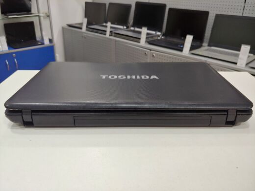 Ноутбук Toshiba Satellite C655 / 15.6" (1366x768) TN LED / Intel Core i3-2350M (2 (4) ядра по 2.3 GHz) / 4 GB DDR3 / 250 GB HDD / WebCam / DVD-RW / USB 2.0 / VGA / RGB