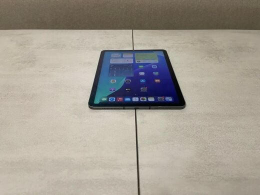 Планшет Б-клас Apple iPad Air A2589 MM6R3LLA (5th Gen, 2022) / 10.9" (2360x1640) IPS / Apple M1 (8 ядер до 3.2 GHz) / 8 GB RAM / 64 GB Memory / Wi-Fi + 5G