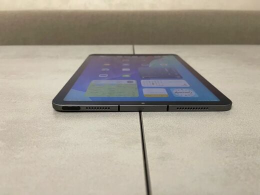 Планшет Б-клас Apple iPad Air A2589 MM6R3LLA (5th Gen, 2022) / 10.9" (2360x1640) IPS / Apple M1 (8 ядер до 3.2 GHz) / 8 GB RAM / 64 GB Memory / Wi-Fi + 5G