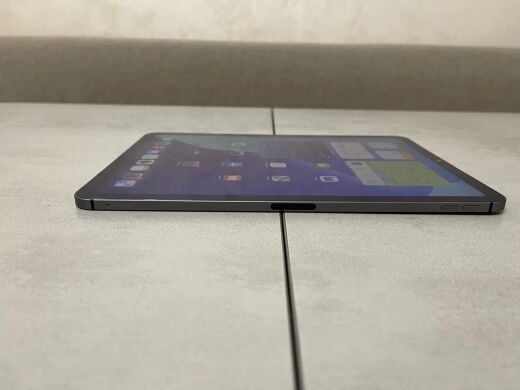 Планшет Б-клас Apple iPad Air A2589 MM6R3LLA (5th Gen, 2022) / 10.9" (2360x1640) IPS / Apple M1 (8 ядер до 3.2 GHz) / 8 GB RAM / 64 GB Memory / Wi-Fi + 5G