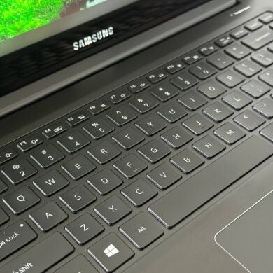 Ігровий ноутбук Samsung NP940Z5L-X03US / 15.6" (3840x2160) IPS Touch / Intel Core i7-6700HQ (4 (8) ядра по 2.6 - 3.5 GHz) / 16 GB DDR4 / 512 GB SSD / nVidia GeForce GTX 950M, 2 GB GDDR5, 128-bit / WebCam