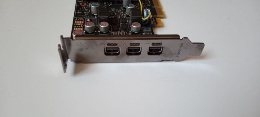 Дискретная видеокарта nVidia Quadro P400, 2 GB GDDR5, 64-bit / 3x miniDP