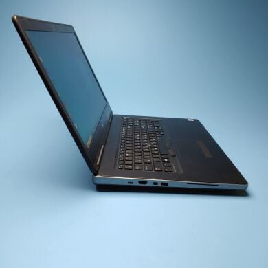 Мобільна робоча станція Dell Precision 7710 / 17.3" (1920x1080) IPS / Intel Core i7-6820HQ (4 (8) ядра по 2.7 - 3.6 GHz) / 16 GB DDR4 / 256 GB SSD / nVidia Quadro M3000M, 4 GB GDDR5, 256-bit / WebCam / Win10 Pro