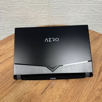 Игровой ультрабук Б-класс Gigabyte Aero 15 WB / 15.6" (1920x1080) IPS / Intel Core i7-10750H (6 (12) ядер по 2.6 - 5.0 GHz) / 16 GB DDR4 / 1000 GB SSD / nVidia GeForce RTX 2070 Max-Q, 8 GB GDDR6, 256-bit / WebCam