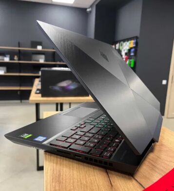 Ігровий ноутбук HP Omen 15-dh0009ng / 15.6" (1920x1080) IPS / Intel Core i7-9750H (6 (12) ядер по 2.6 - 4.5 GHz) / 16 GB DDR4 / 1000 GB SSD + 2000 GB SSD / nVidia GeForce RTX 2080 Max-Q, 8 GB GDDR6, 256-bit / WebCam / Win 10 Home