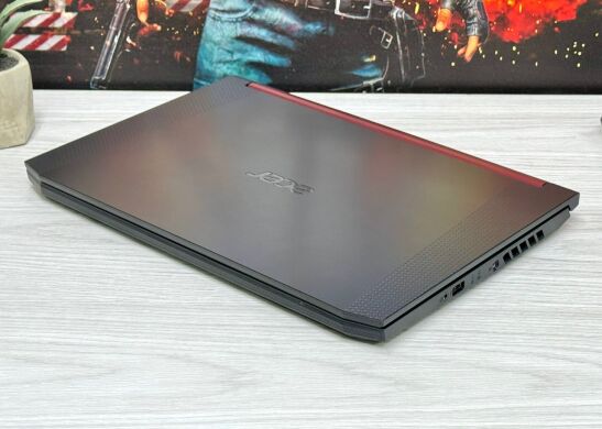 Игровой ноутбук Acer Nitro 5 AN515-43 / 15.6" (1920x1080) IPS / AMD Ryzen 5 3550H (4 (8) ядра по 2.1 - 3.7 GHz) / 16 GB DDR4 / 512 GB SSD M.2 / nVidia GeForce GTX 1050 Ti, 4 GB GDDR5, 128-bit / WebCam
